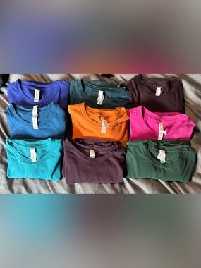 9 Bella Canvas 3001C Unisex T-Shirts in XS